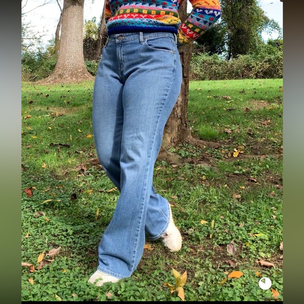 Low Rise Bootcut Levi’s 👖 🤠 - Picture 9 of 12